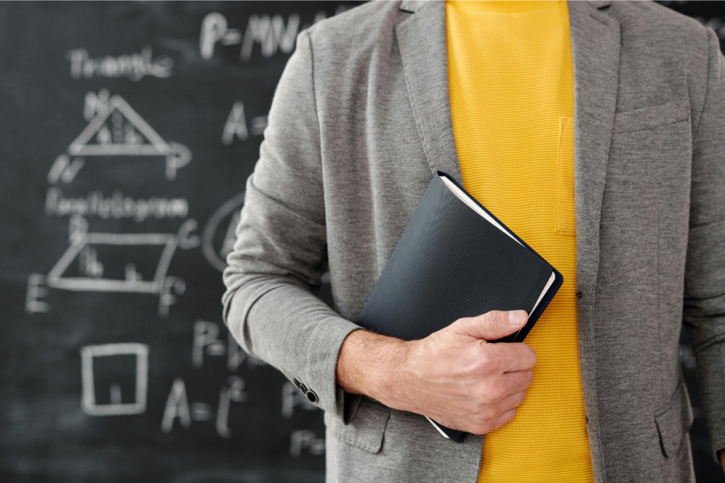 Se você é professor, saiba como pedir a Carteira Nacional Docente.