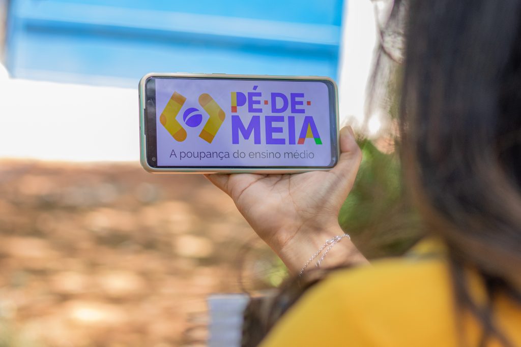 Se você vai receber o Pé-de-Meia este mês, veja quando sacar.