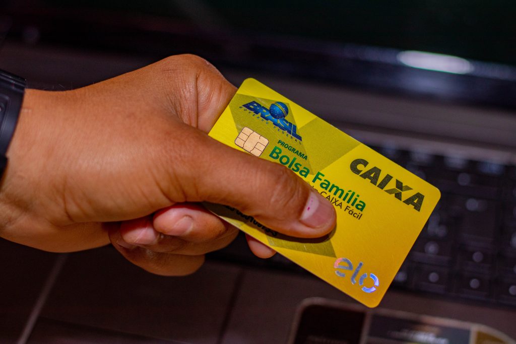 Se você recebe o Bolsa Família, saiba se vai ganhar 13º este ano.