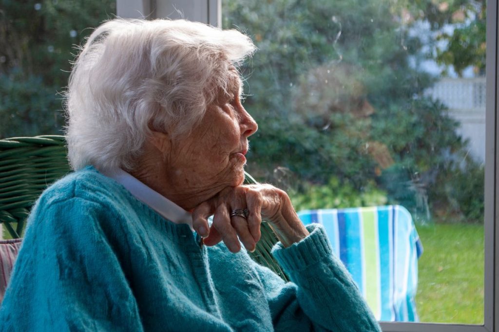 Se você perceber estes sintomas em alguém, cuidado: pode ser Alzheimer