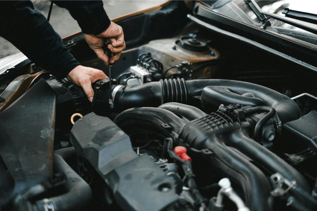 Se você vai viajar, veja no que prestar atenção durante a revisão do carro.