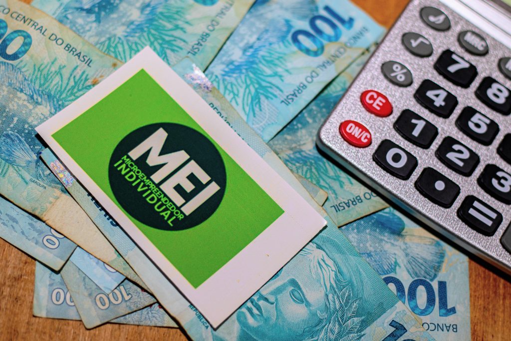 Se você é MEI, veja se vale a pena pagar o DAS no crédito.
