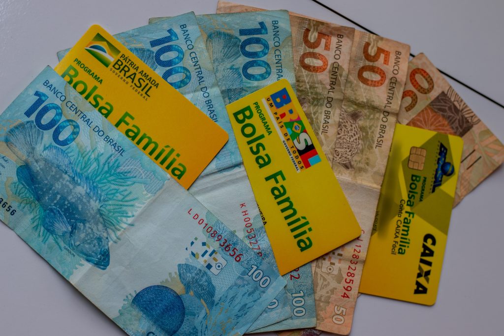 Se você recebe o Bolsa Família, veja se vai ganhar mais ano que vem.