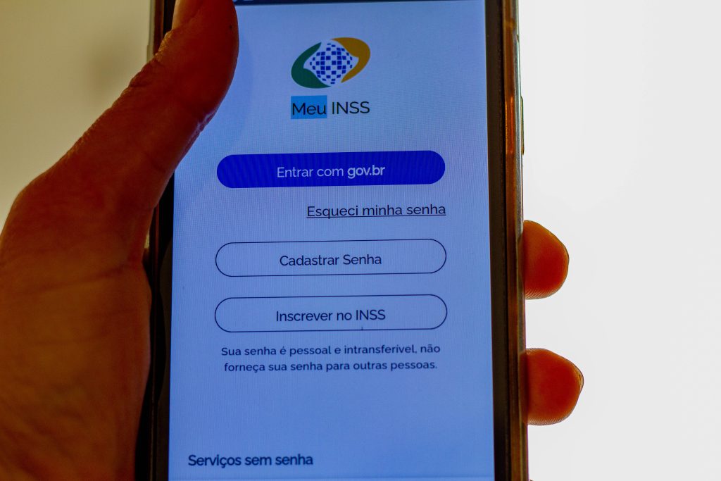 Se alguém te solicitar dinheiro para receber benefícios do INSS, não pague.