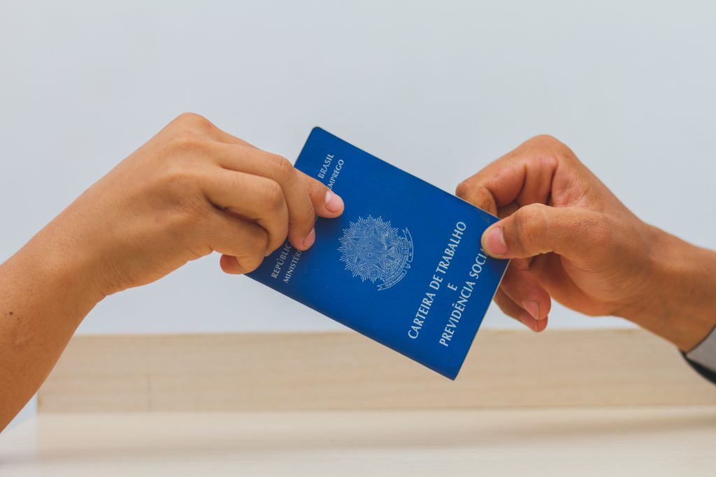 Quer arrumar emprego? Veja como a IA pode te ajudar com isso.