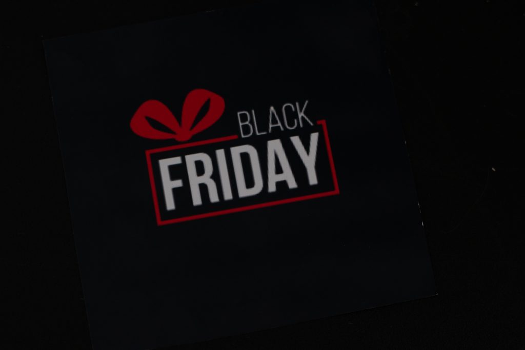Se você vai comprar na Black Friday, cuidado para não ser lesado.