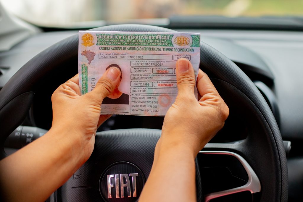 Se você quer usar a CNH digital, veja se ela substitui a versão de papel.