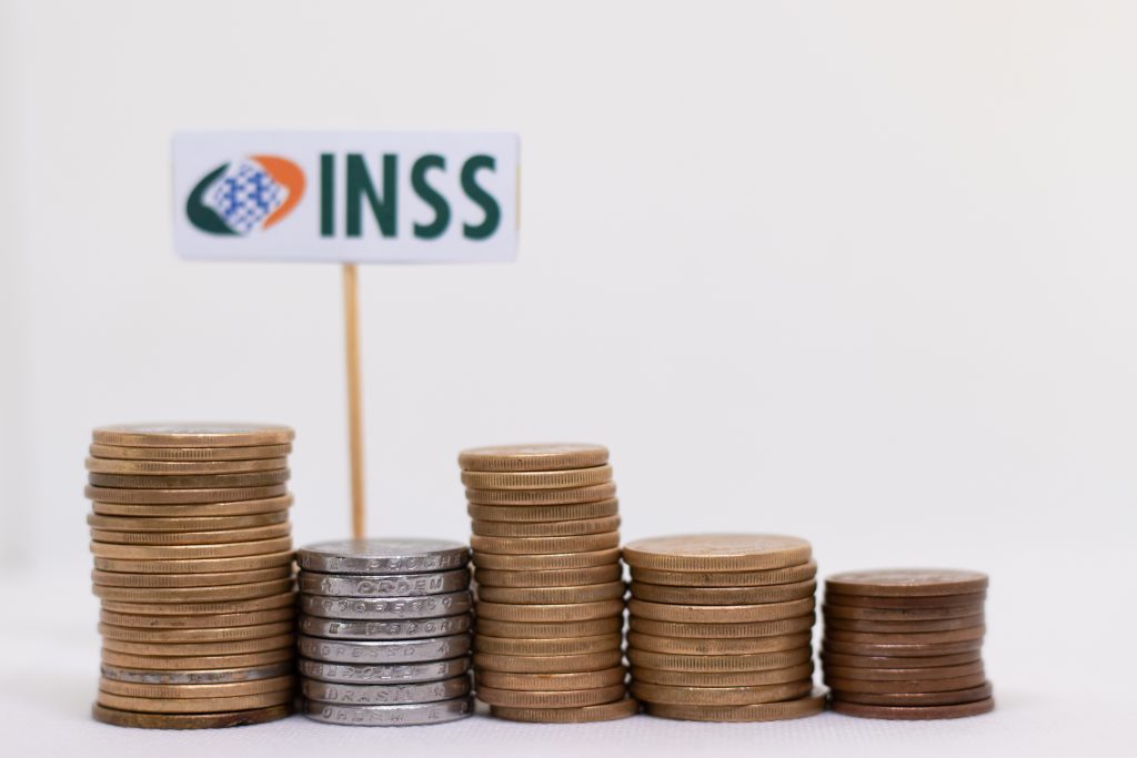 Se você recebeu descontos indevidos do INSS, veja como pedir de volta.