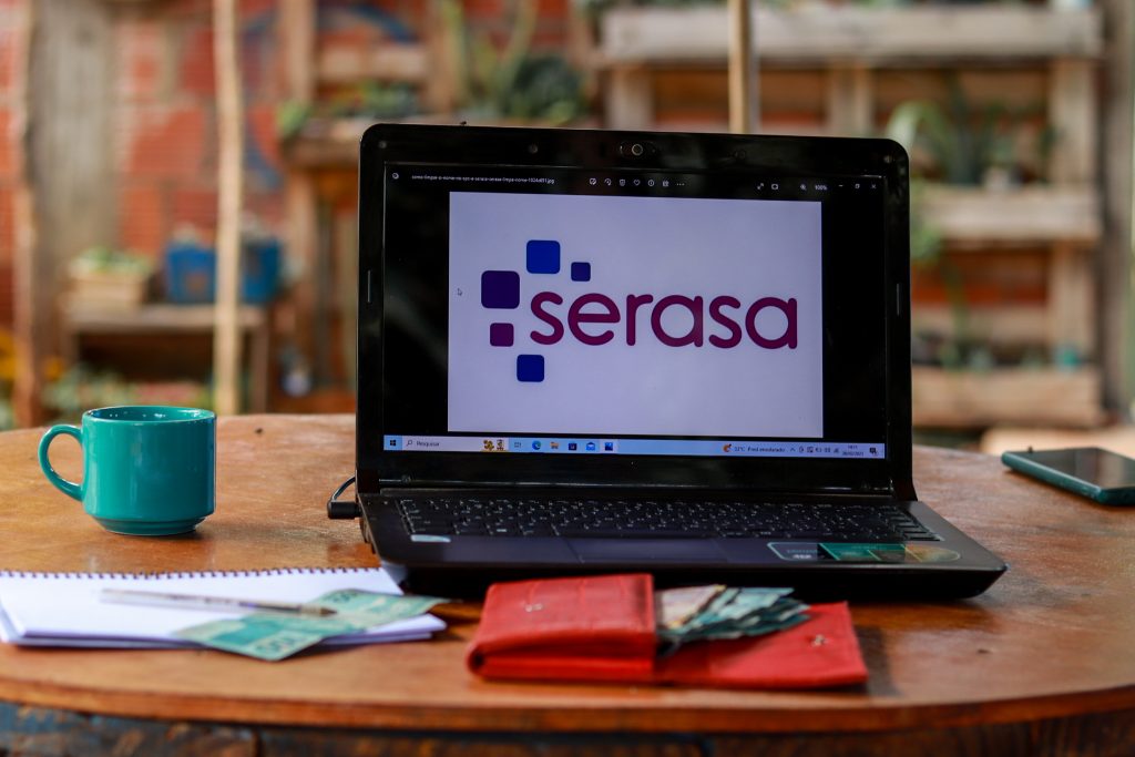 Se você está com dívidas pendentes, veja como limpar seu nome com ajuda da Serasa.