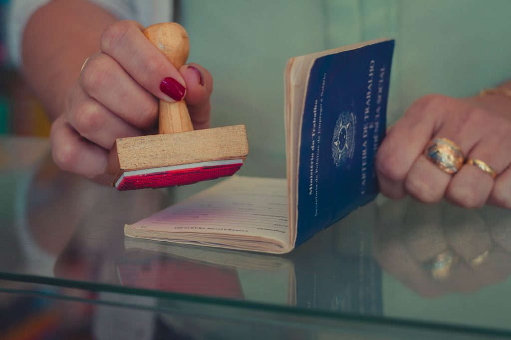 Quem trabalha como CLT precisa ficar atento aos seus direitos.