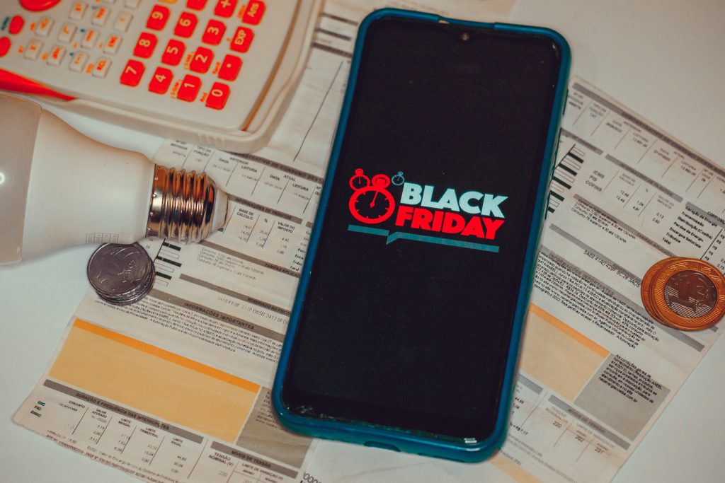 Se você quer comprar na Black Friday, fique atento aos itens com grandes descontos.