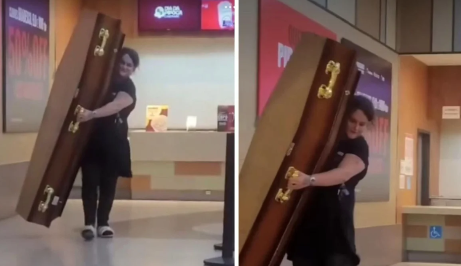 Promoção de cinema faz com que mulher leve um caixão para conseguir pipoca grátis