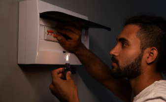 Dicas para economizar energia e manter a fiação de casa segura