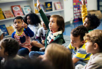 Mudança na escala de trabalho para quem tem filhos vira direito garantido por lei